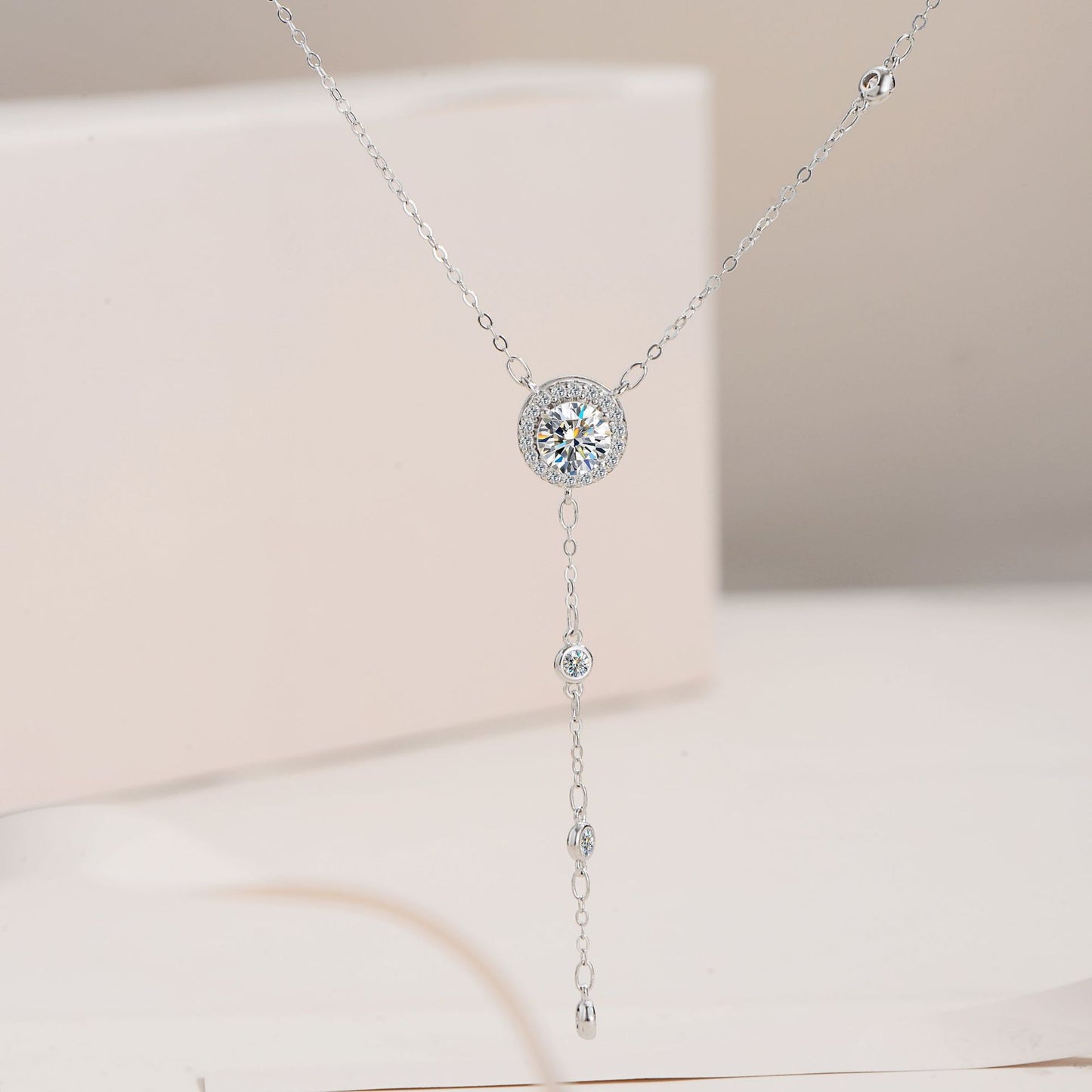 Moissanite Collarbone Necklaces for Women Glitter Pendant Necklace Gifts