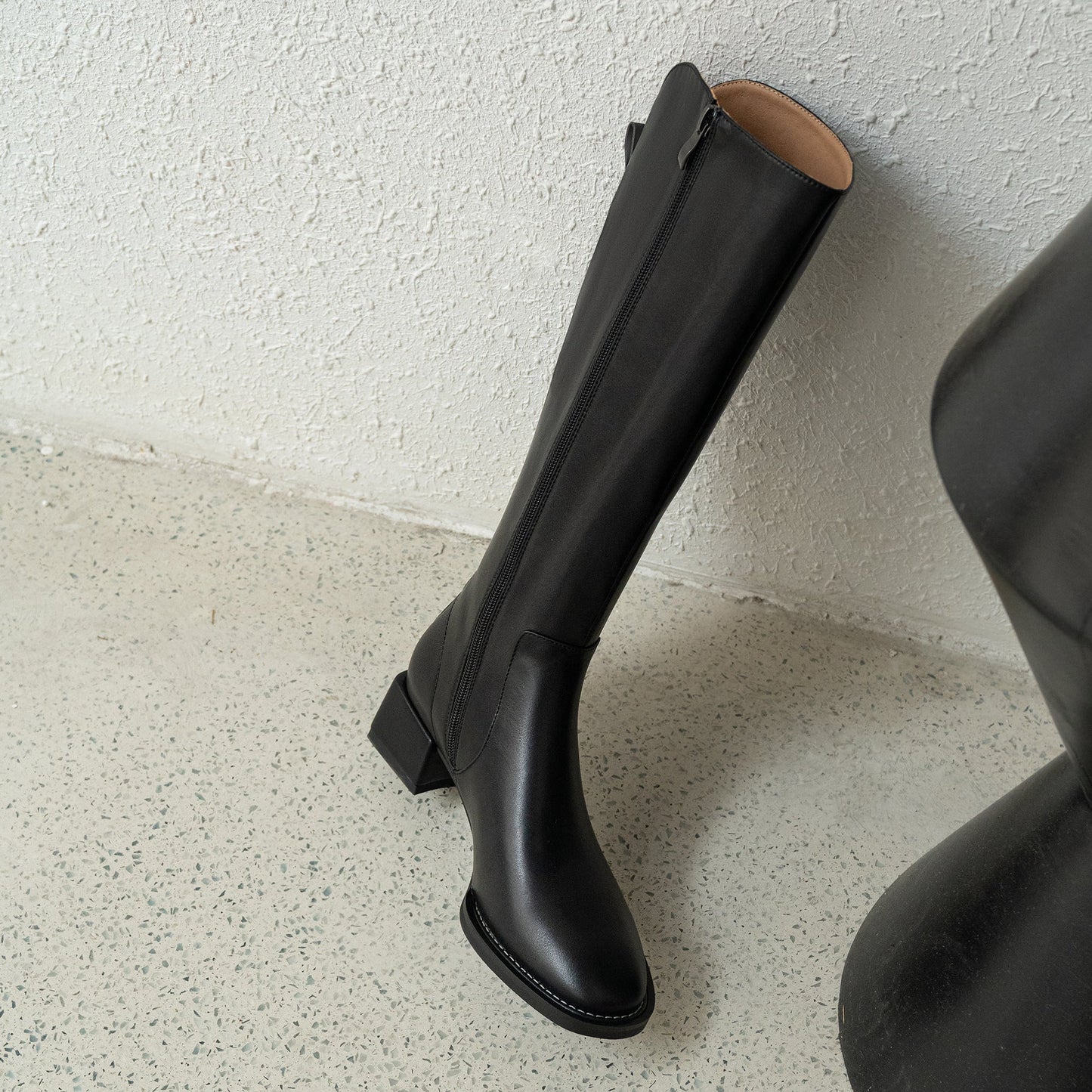 Women's Genuine Leather Handmade Block Heel Side Zip Up Round Toe Knee-High Riding Boots