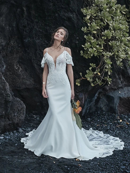 BelaCustom Pluging V-Neck Appliques Spaghetti Strap Detachable Off Shoulder Deep V Back Petal-Shaped Train Wedding Dress Customization