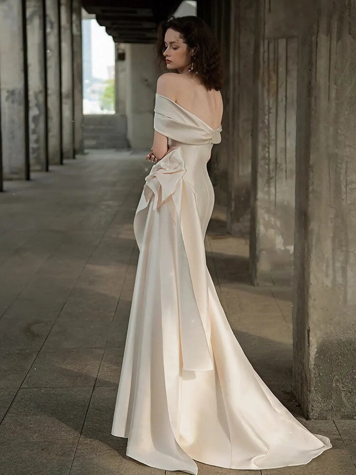 BelaCustom Strapless Off-Shoulder Sleeveless Long Wedding Dress